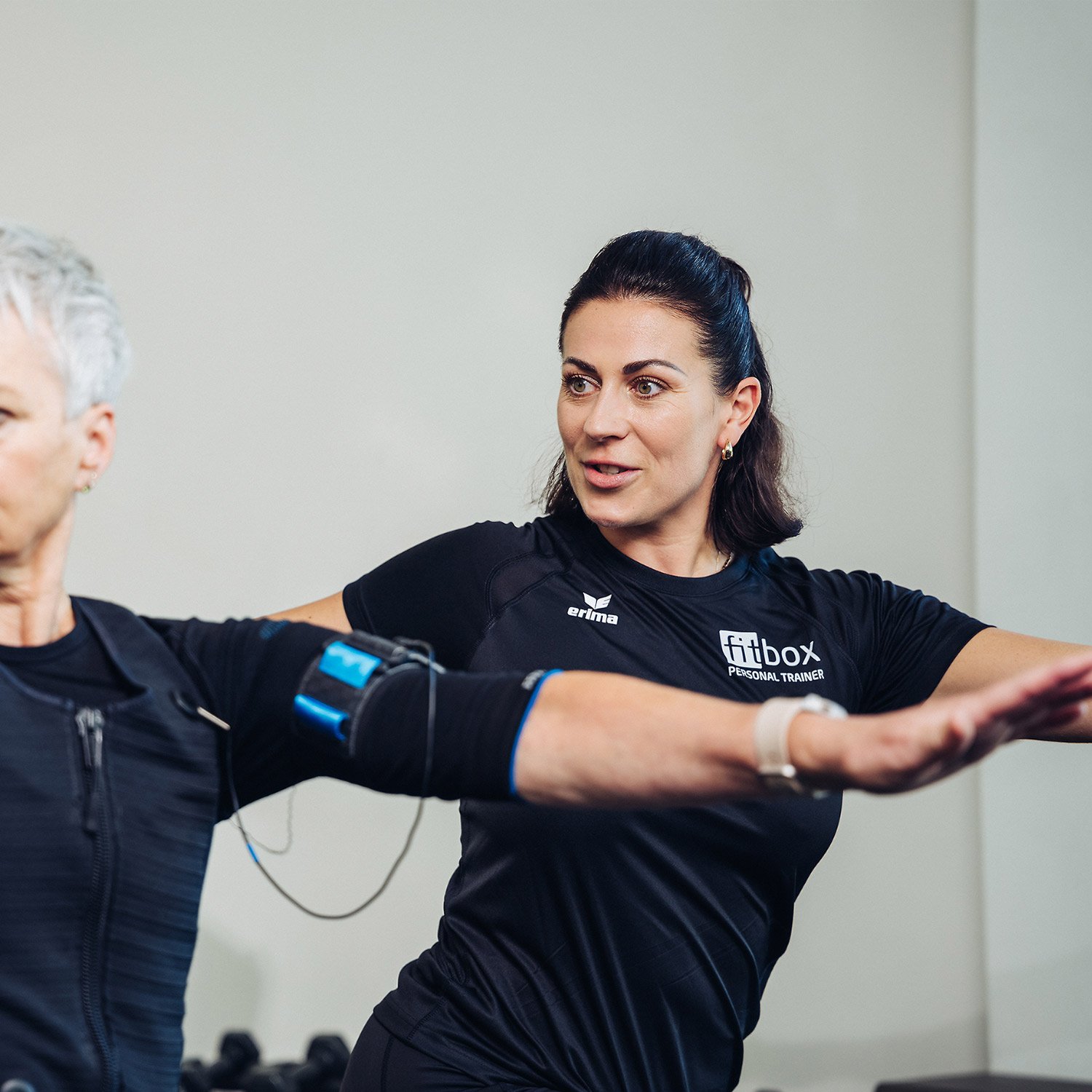 persönliche Betreuung beim EMS-Training durch fitbox Franchise-Trainerin